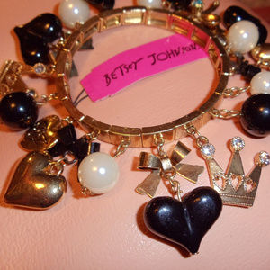 BETSEY JOHNSON CROWN puffy HEART STRETCH BRACELET PEARL valentine day vintage